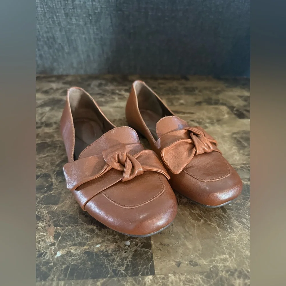 Born. Carrine Bow Detail Leather Slip On Loafers. Tan. Size 7.